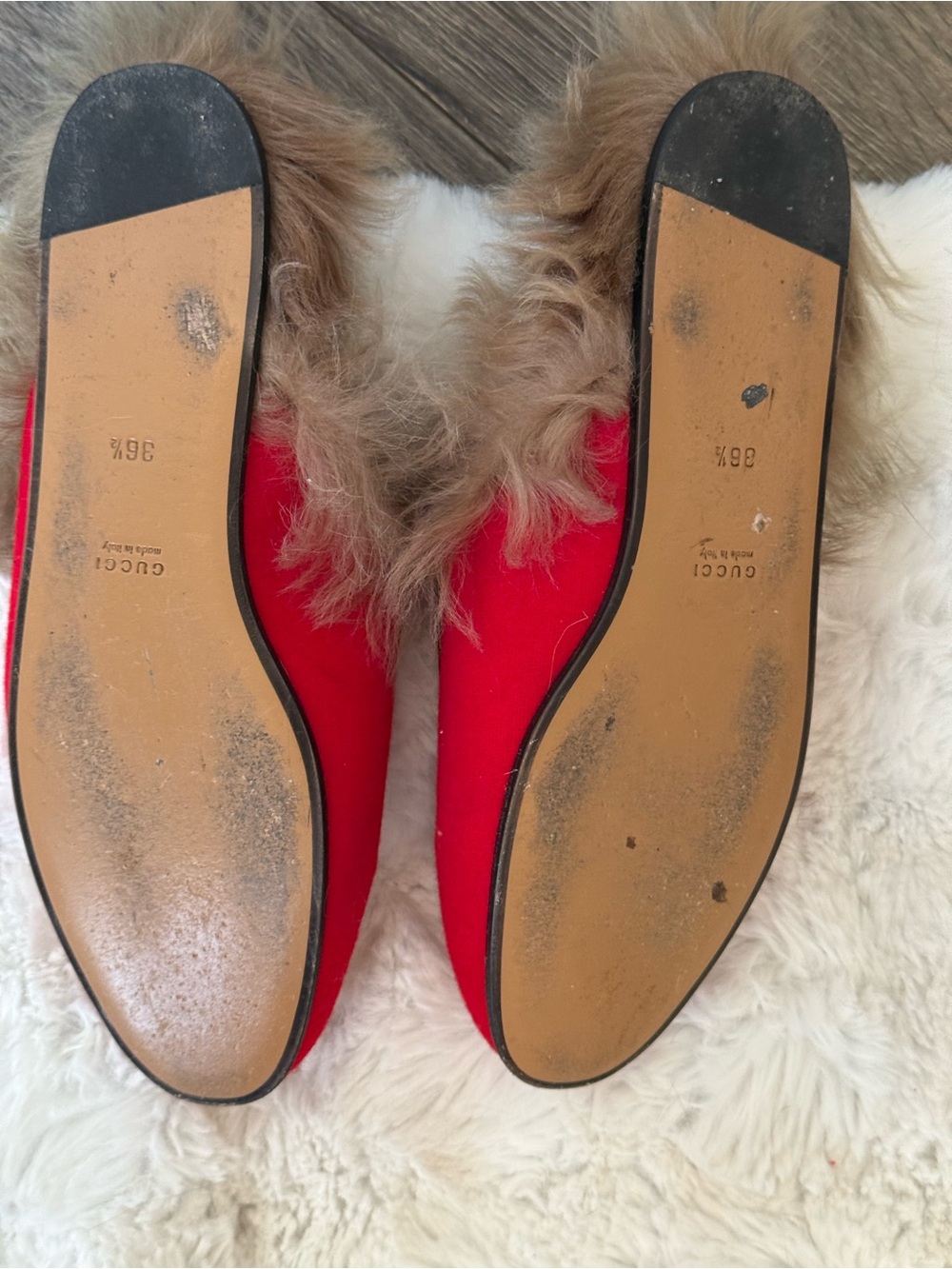 Gucci Red Velvet Horsebit Fur-Back Slip-On Mules with Turquoise Logo Patch - Picture 3 of 4